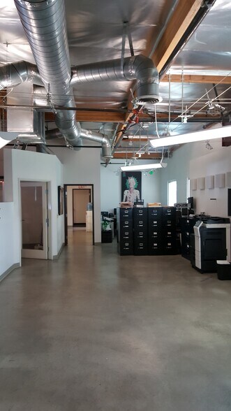 More Photos Of 1654 Long Beach Ave, Los Angeles Warehouse For Lease