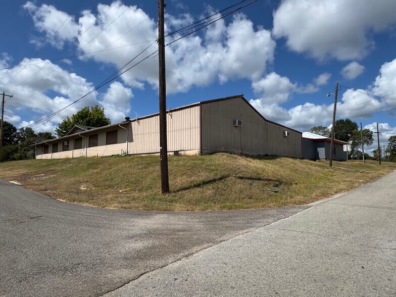 More Photos Of 706 N Perry St, Palestine General Retail For Sale