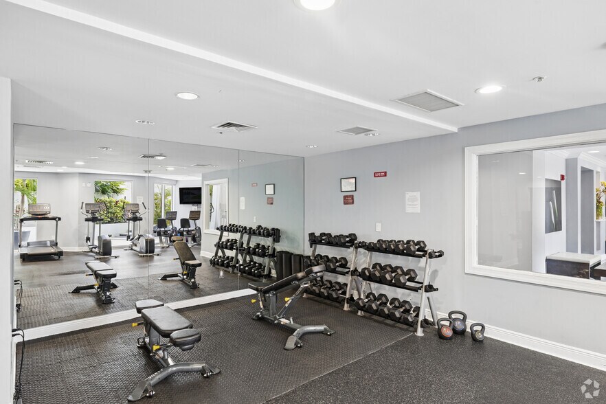 More Photos Of 255 Evernia St, West Palm Beach Apartments For Lease