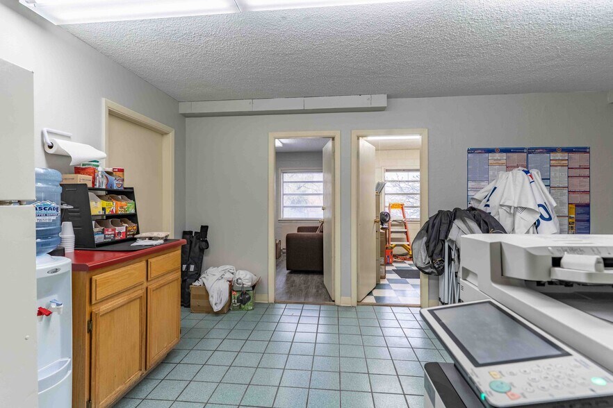 More Photos Of 120 S Commercial Ave, Farmington Office For Sale