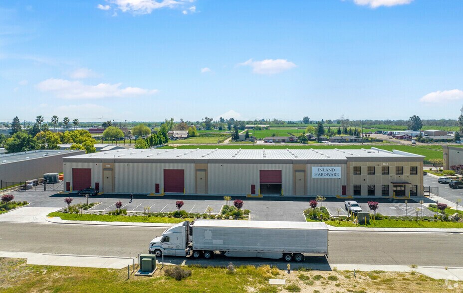 More Photos Of 3280 Liberty Square Pky, Turlock Warehouse For Lease