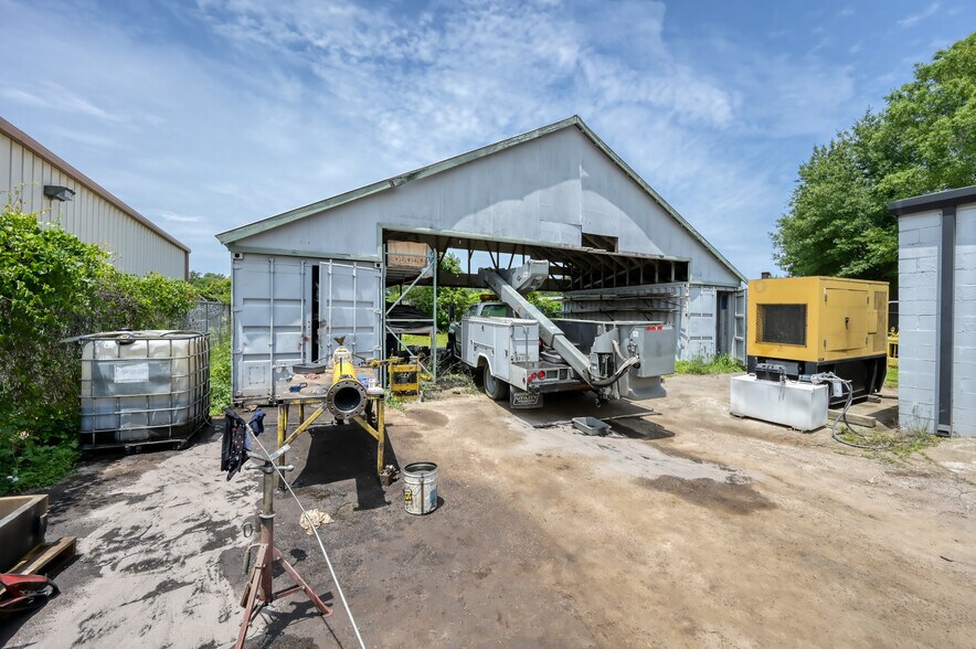 More Photos Of 508 Bryant Rd, Conroe Manufacturing For Sale