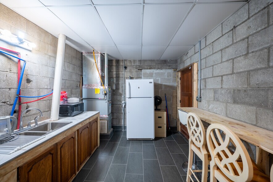 More Photos Of 312 E 14th St, Anderson Auto Repair For Sale