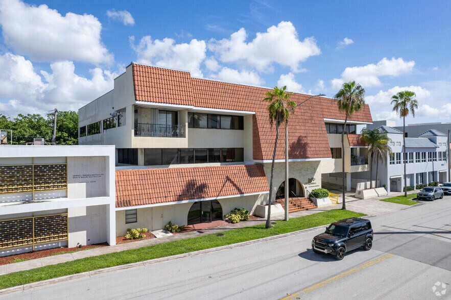 More Photos Of 4675 Ponce de Leon Blvd, Coral Gables Medical For Lease