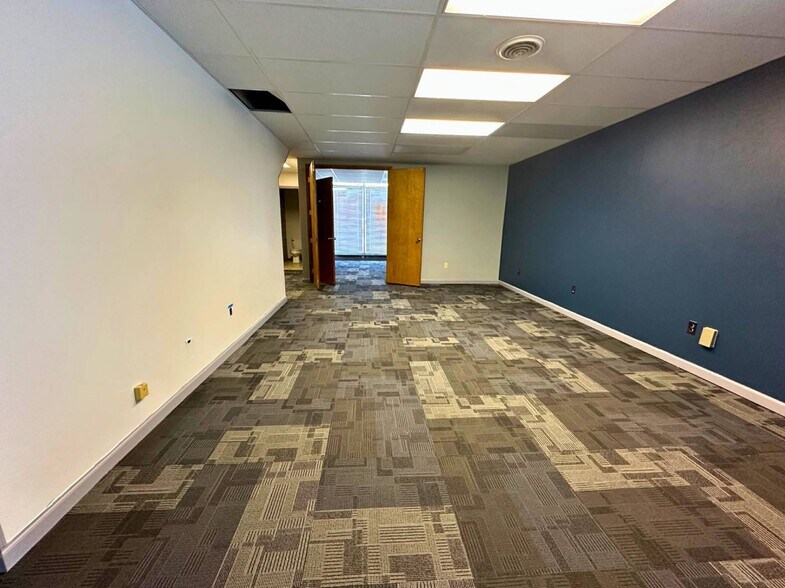 More Photos Of 150 W Rhea Ave, Spring City Medical For Sale