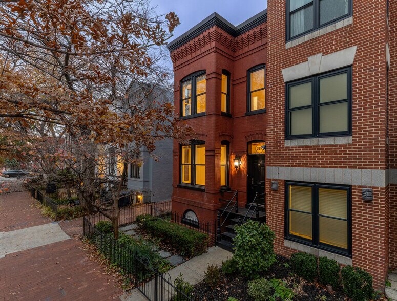 Primary Photo Of 329 8th St NE, Washington Office For Sale