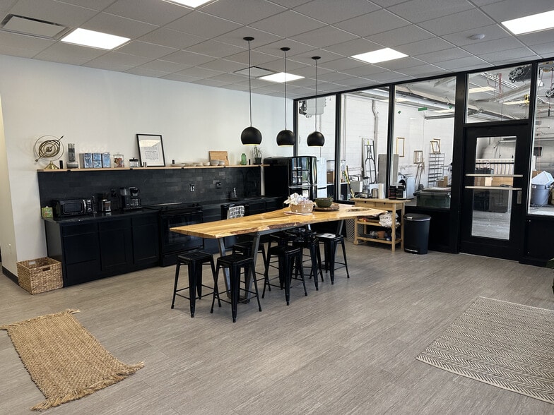 More Photos Of 1001 Madison Ave, Covington Office For Lease