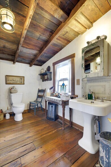 More Photos Of 2945 Greenbrier Rd, Madison Specialty For Sale