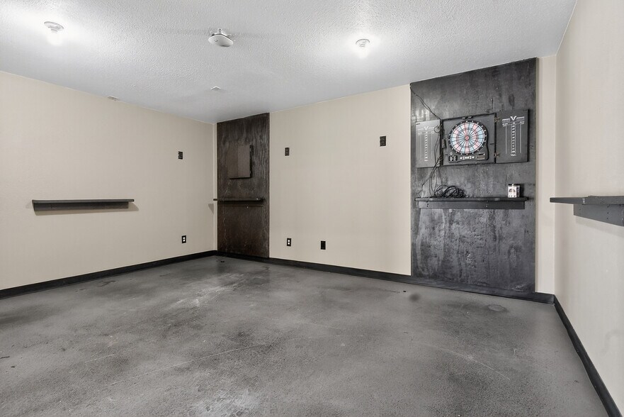 More Photos Of 2795 SW Wilshire Blvd, Burleson Flex For Lease