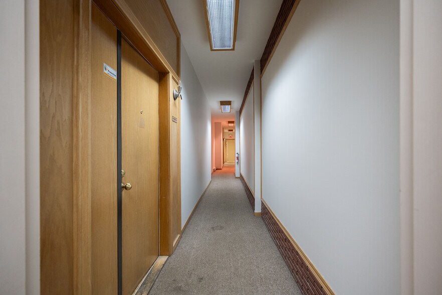 More Photos Of 6982-6984 Saint-Hubert Rue, Montréal Storefront Retail Residential For Sale