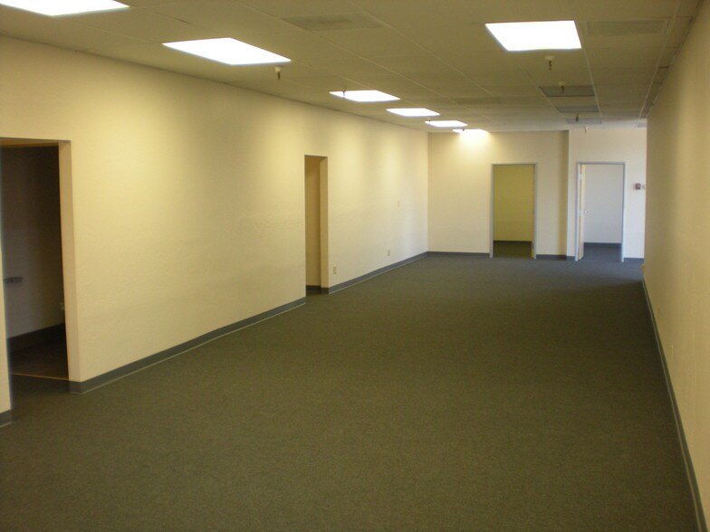 More Photos Of 819 W Fairmont Dr, Tempe Warehouse For Lease