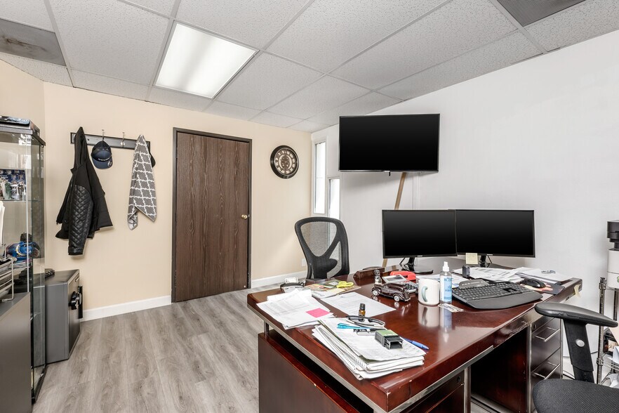 More Photos Of 13663 Prairie Ave, Hawthorne Office For Sale