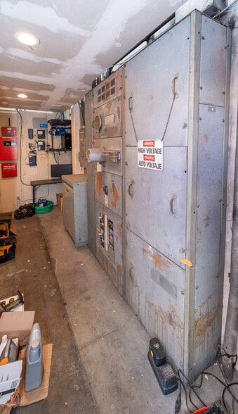 More Photos Of 5921-5923 Lakeshore Dr, Cypress Warehouse For Sale