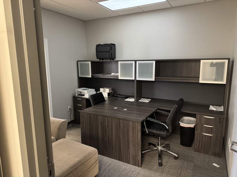 More Photos Of 5037 Cleveland St, Virginia Beach Flex For Lease