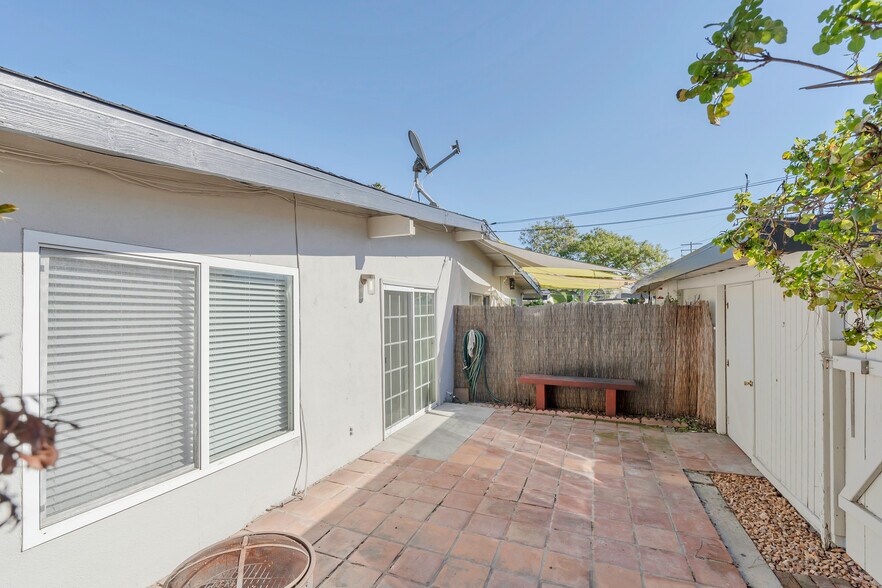 More Photos Of 425 Ford Rd, Costa Mesa Multifamily For Sale