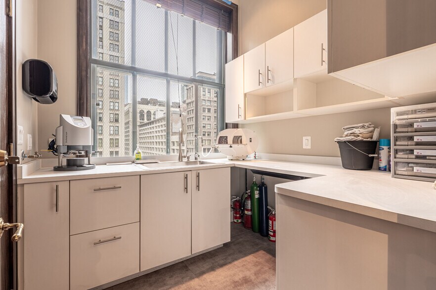 More Photos Of 120 S State St, Chicago Medical For Sale