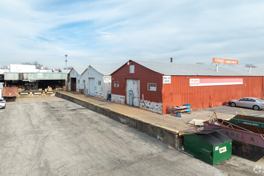 More Photos Of 6401-6425 W Florissant Rd, Saint Louis Manufacturing For Lease
