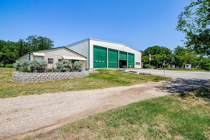 More Photos Of 6212 FM 933, Blum Warehouse For Sale