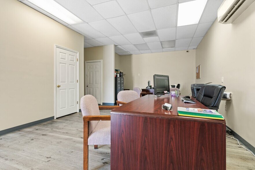 More Photos Of 6701 Beach Blvd, Jacksonville Freestanding For Lease