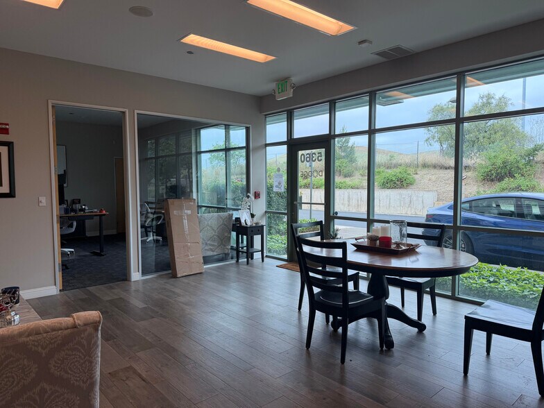 More Photos Of 5300-5390 Gateway Plaza Dr, Benicia Warehouse For Lease