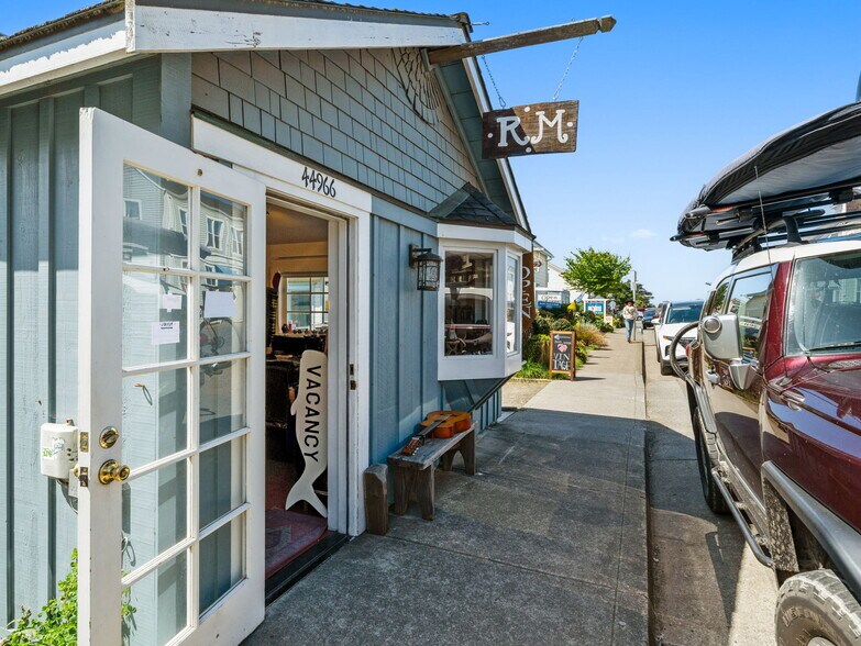 More Photos Of 10481 Lansing St, Mendocino General Retail For Sale
