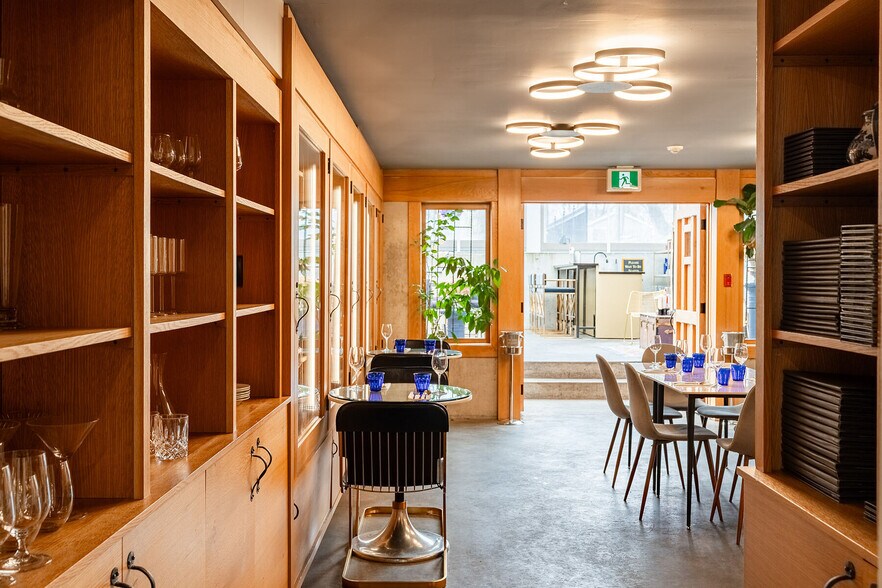 More Photos Of 343 Main St E, Picton Hotel For Sale
