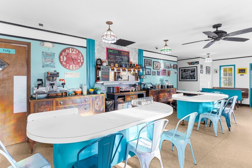 More Photos Of 45 S Walnut St, Sharpsville General Retail For Sale