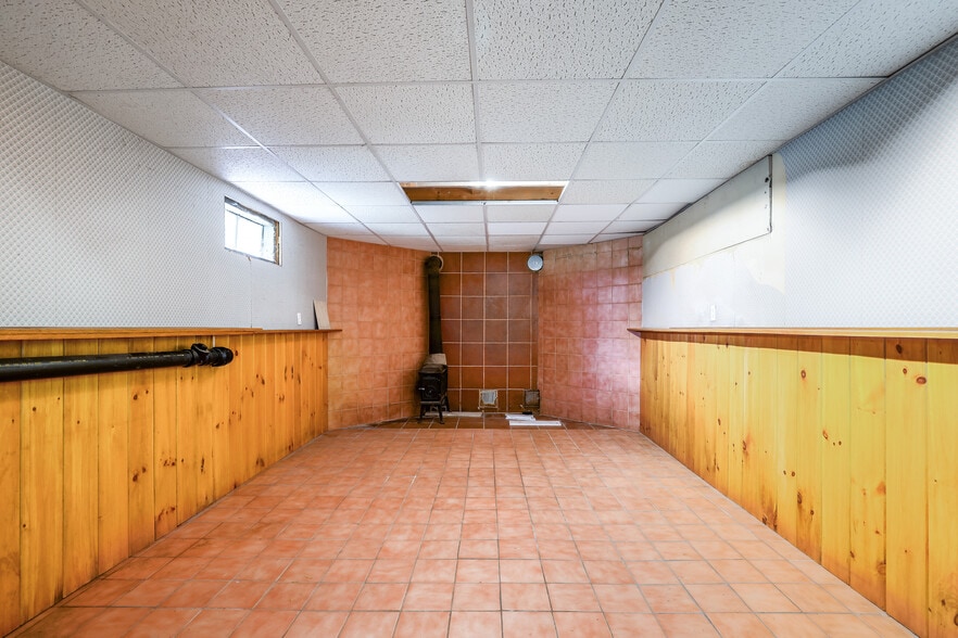 More Photos Of 199 Main St, Shrewsbury Specialty For Sale
