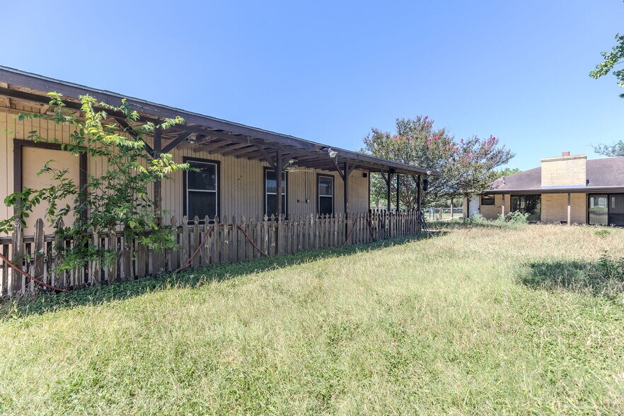 More Photos Of 12409 Lowden Ln, Manchaca Flex For Sale