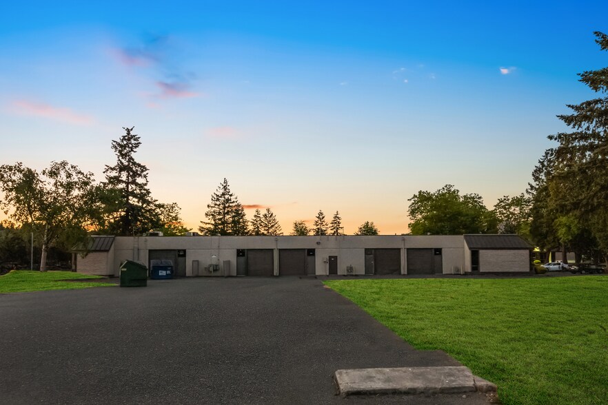 More Photos Of 4002-4014 148th Ave NE, Redmond Unknown For Lease