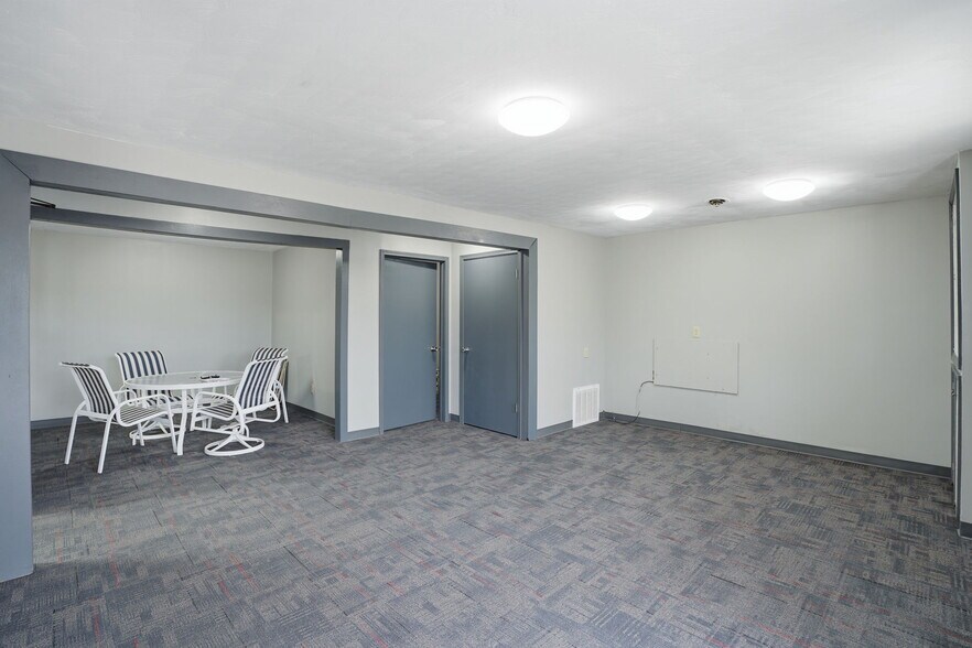More Photos Of 3499 E Main St, Kalamazoo Auto Repair For Lease