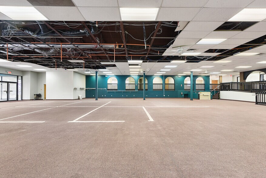 More Photos Of 4749 Baum Blvd, Pittsburgh Showroom For Lease