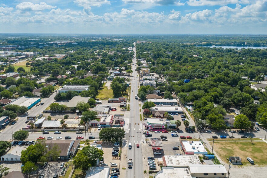 More Photos Of 1711 E Cesar Chavez St, Austin Unknown For Lease