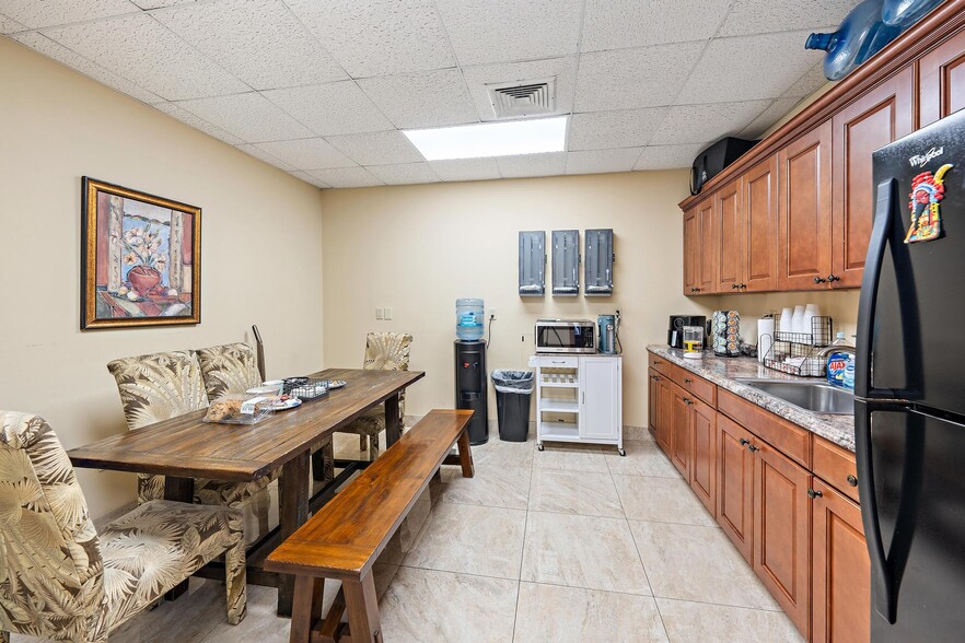 More Photos Of 5 Harvard Cir, West Palm Beach Office For Sale