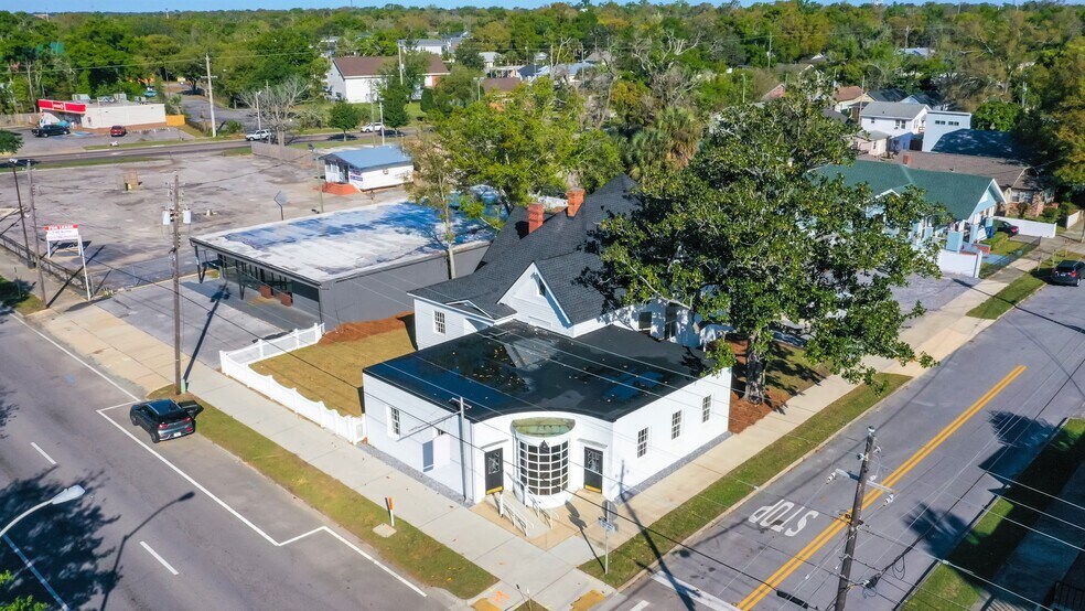 More Photos Of 700 W Garden St, Pensacola Freestanding For Lease
