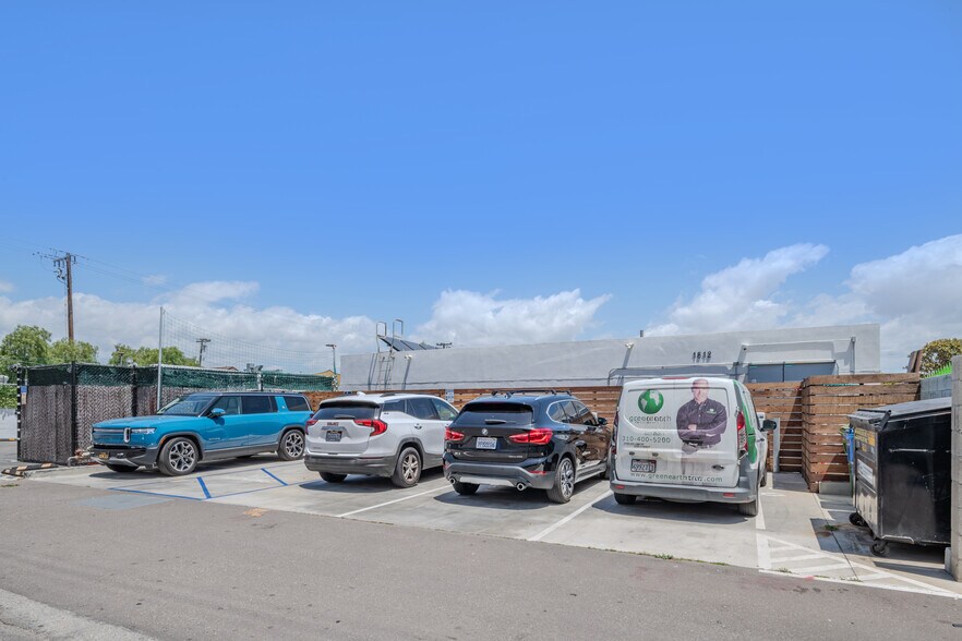 More Photos Of 1812 Lincoln Blvd, Santa Monica Storefront For Sale