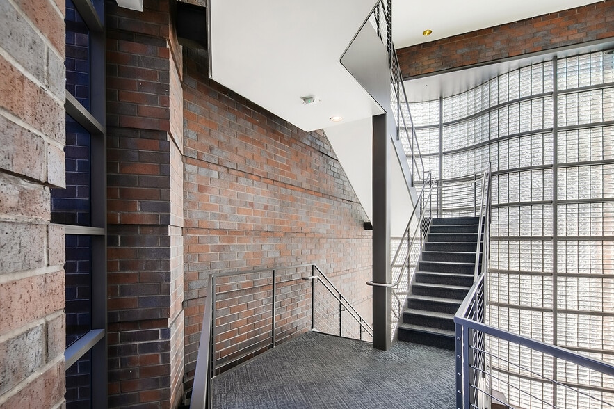 More Photos Of 601 S Lewis St, Orange Office For Sale