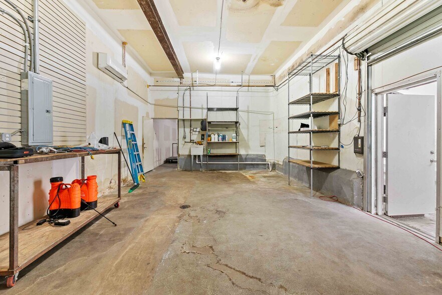 More Photos Of 6835 Tujunga Ave, North Hollywood Warehouse For Lease