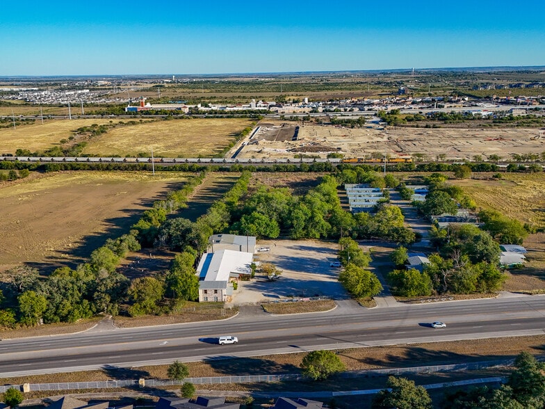 More Photos Of 3419 Hunter Rd, San Marcos Unknown For Lease