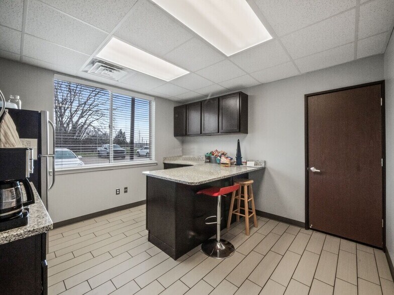 More Photos Of 38765-38795 Mound Rd, Sterling Heights Medical For Lease