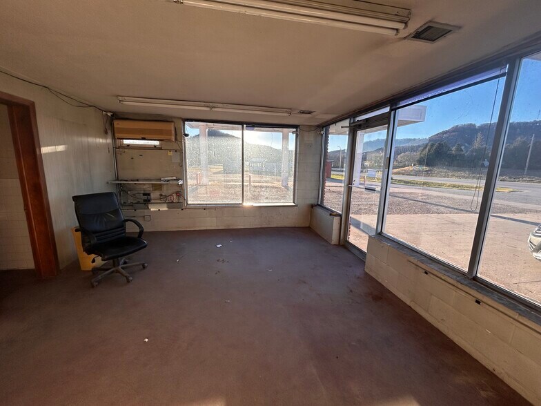 More Photos Of 900 Shields Ave, Wabasha General Retail For Sale