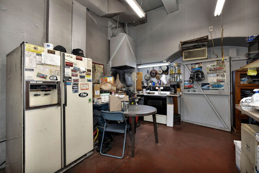 More Photos Of 7315 Vine St, Cincinnati Auto Repair For Sale