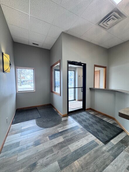 More Photos Of 217 N Randolph St, Macomb Office For Sale