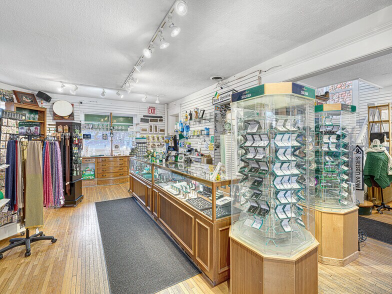 More Photos Of 1124 Grand Ave, Saint Paul Freestanding For Sale