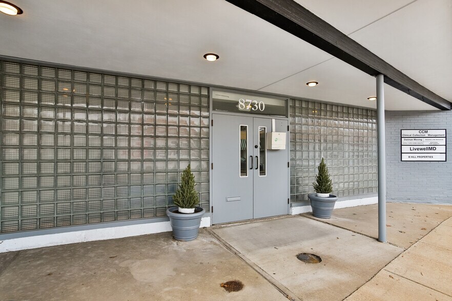 More Photos Of 8730 Big Bend Blvd, Webster Groves Office For Sale