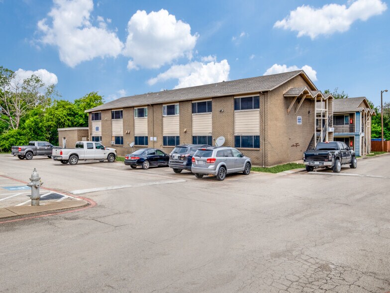 More Photos Of 911 W Wheatland Rd, Dallas Apartments For Sale