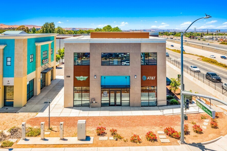 More Photos Of 2108 Railroad Ave, Pittsburg Storefront Retail Office For Lease