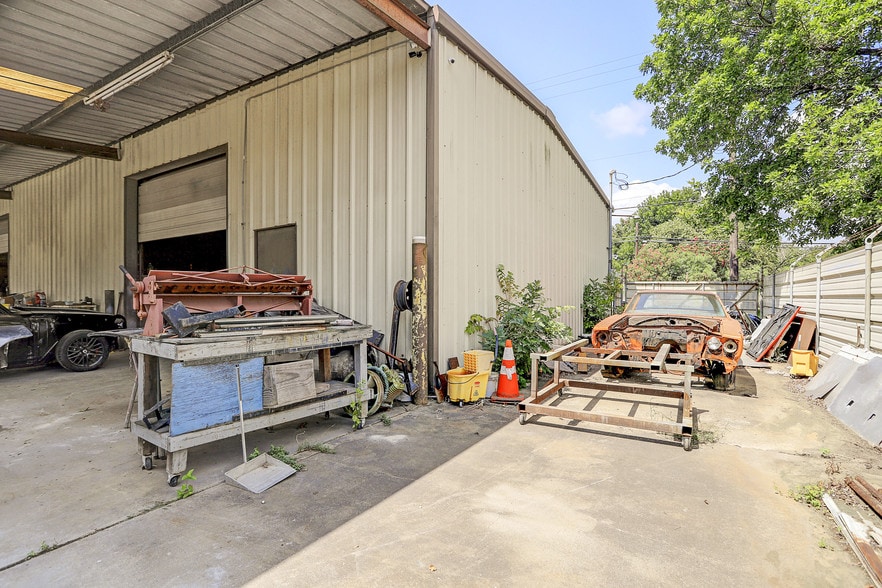 More Photos Of 1125 Cloverleaf St, Houston Industrial For Sale
