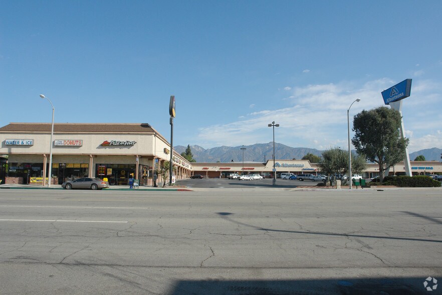 More Photos Of 923-937 E Las Tunas Dr, San Gabriel Storefront For Lease
