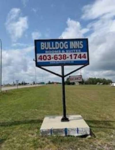 Primary Photo Of 830 Main Av W, Sundre Hotel For Sale